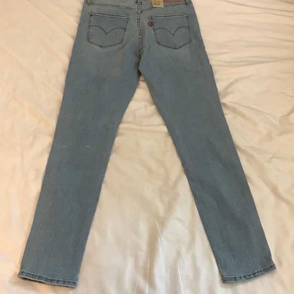 Levi’s 311 Shaping Skinny Light Wash Jeans - Picture 4 of 6